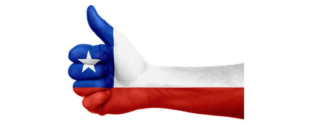 Mano con bandera de Chile